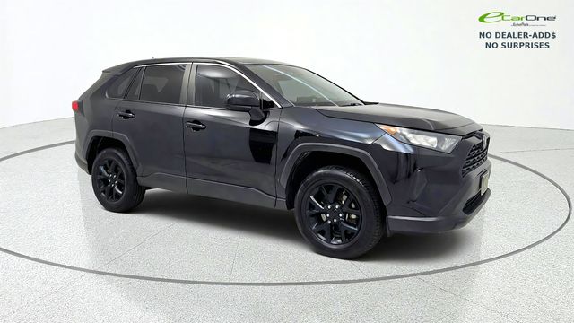 2022 Toyota RAV4 LE FWD photo