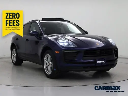 2023 Porsche Macan  AWD photo