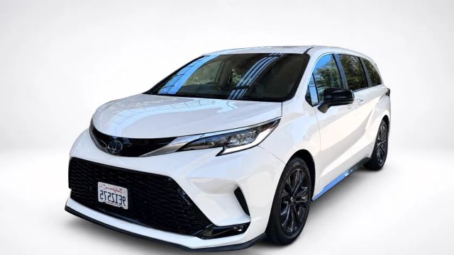 2022 Toyota Sienna XSE FWD photo