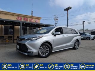2022 Toyota Sienna XLE FWD photo