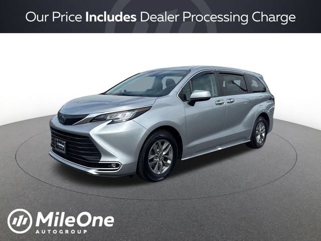 2021 Toyota Sienna XLE FWD photo