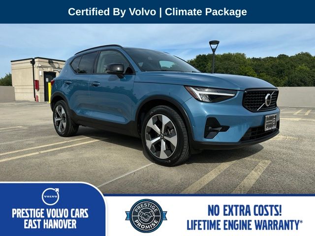 2023 Volvo XC40 Ultimate Dark Theme AWD photo