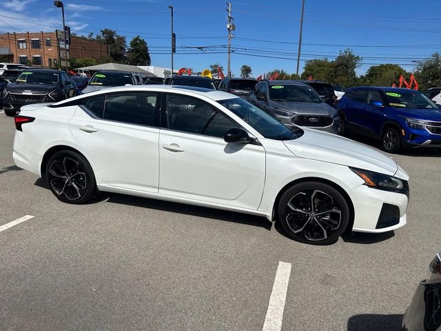 2023 Nissan Altima 2.5 SR AWD photo