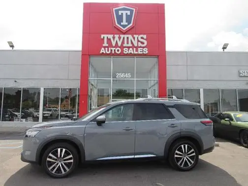 2023 Nissan Pathfinder Platinum 4WD photo