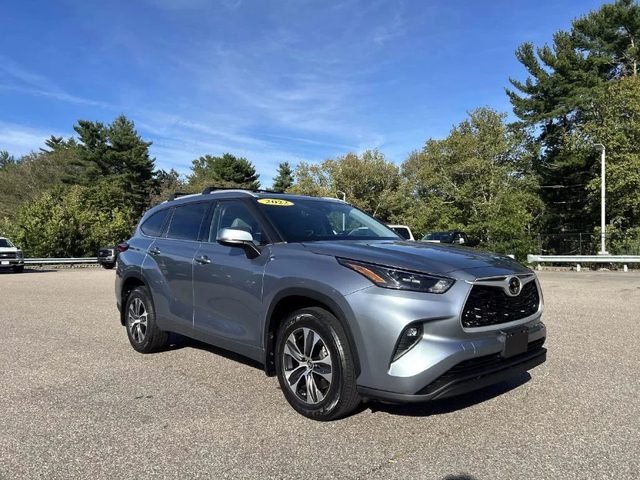 2022 Toyota Highlander XLE AWD photo