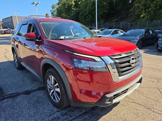 2023 Nissan Pathfinder SL 4WD photo