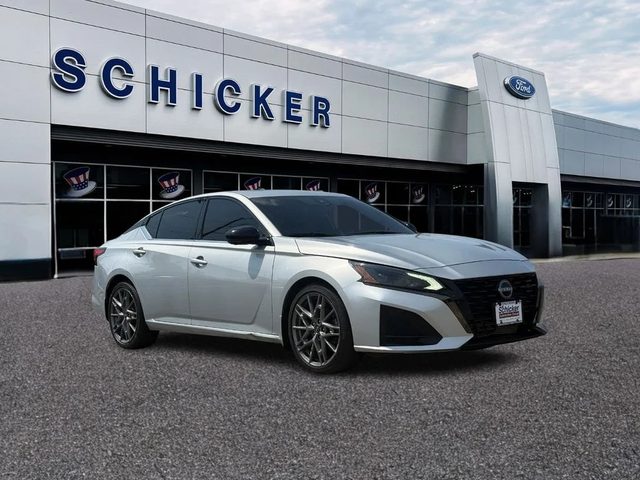 2023 Nissan Altima 2.0 SR FWD photo