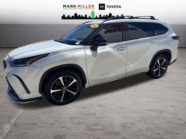 2022 Toyota Highlander XSE AWD photo
