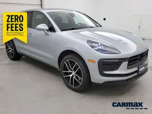 2023 Porsche Macan  AWD photo
