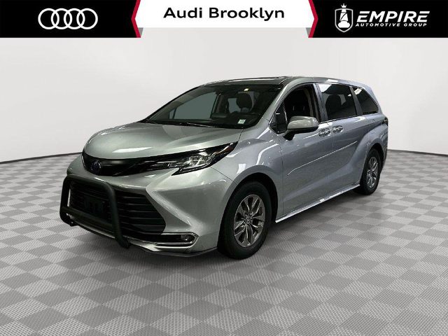 2023 Toyota Sienna XLE AWD photo