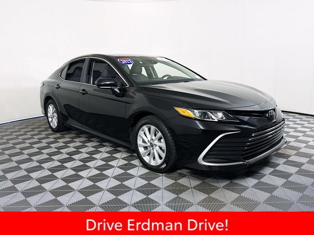 2023 Toyota Camry LE FWD photo