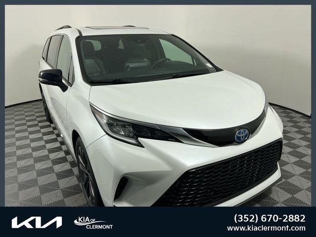 2023 Toyota Sienna XSE 25th Anniversary FWD photo