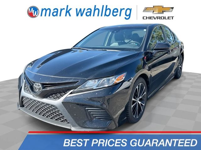 2020 Toyota Camry SE FWD photo