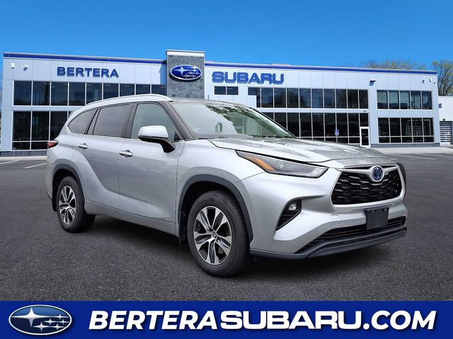 2023 Toyota Highlander Hybrid XLE AWD photo