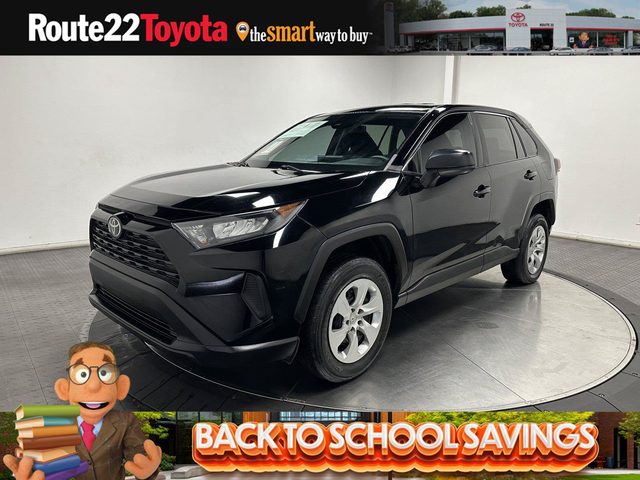 2022 Toyota RAV4 LE FWD photo