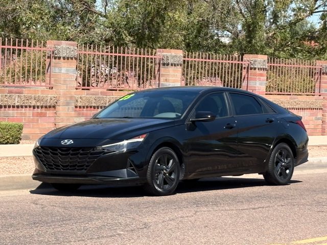 2023 Hyundai Elantra SEL FWD photo