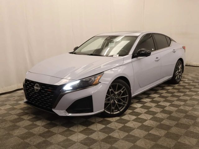 2023 Nissan Altima 2.0 SR FWD photo