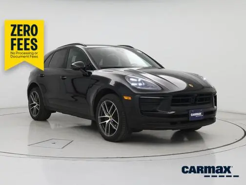 2023 Porsche Macan  AWD photo