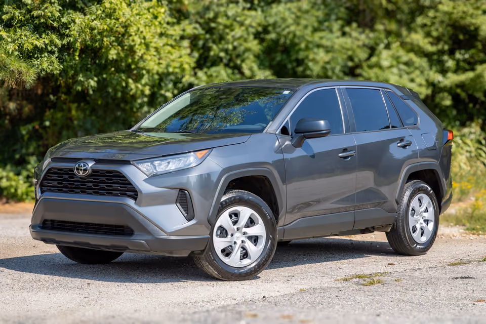 2022 Toyota RAV4 LE FWD photo