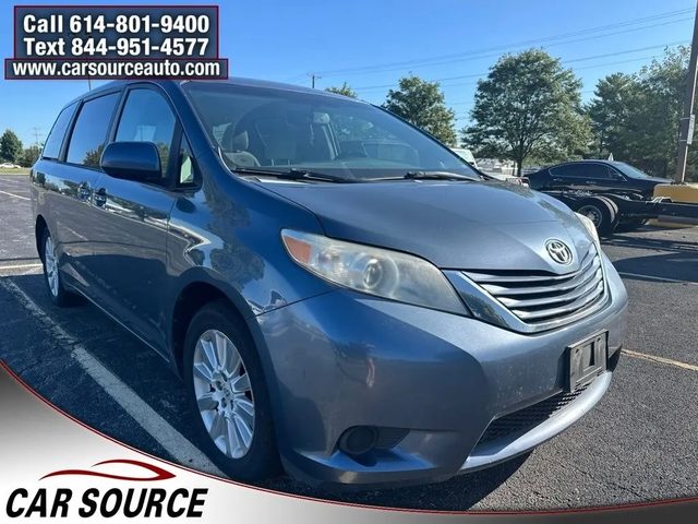 2015 Toyota Sienna LE AWD photo