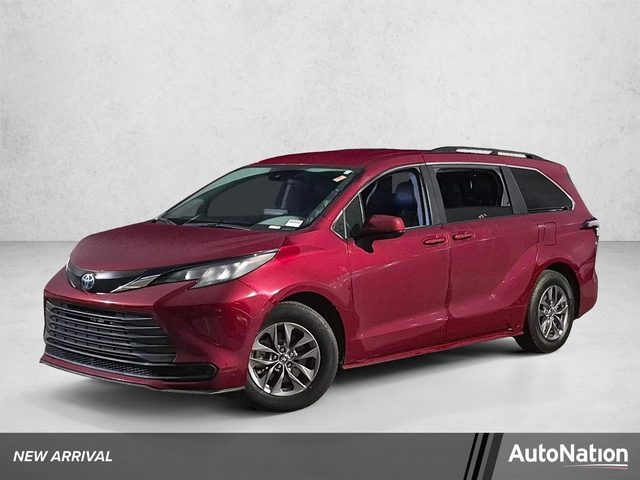 2023 Toyota Sienna LE FWD photo