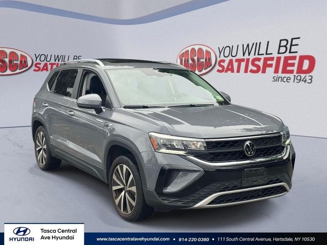 2023 Volkswagen Taos SE AWD photo