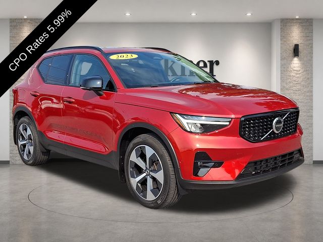 2023 Volvo XC40 Plus Dark Theme AWD photo