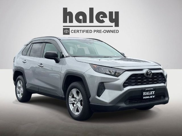 2021 Toyota RAV4 LE FWD photo