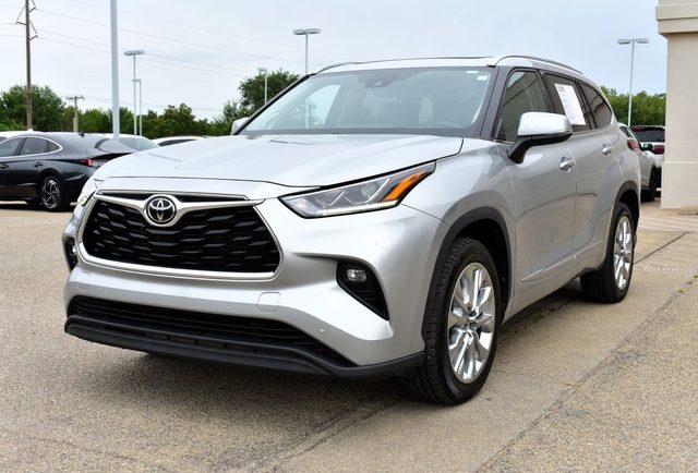 2023 Toyota Highlander Limited FWD photo