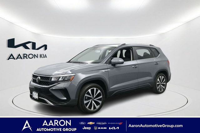 2023 Volkswagen Taos SE AWD photo