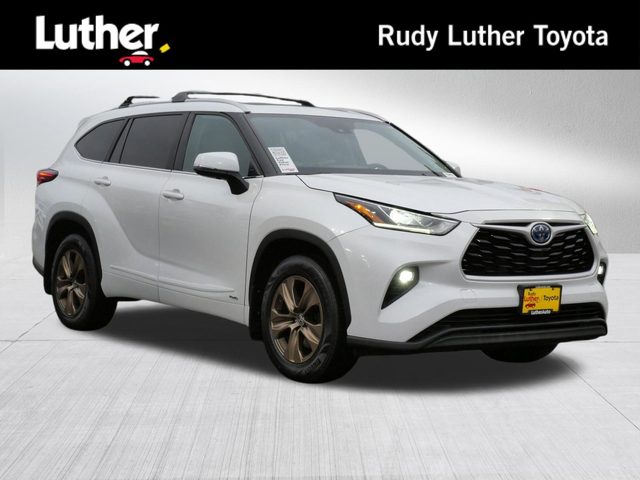2023 Toyota Highlander Hybrid Bronze Edition AWD photo