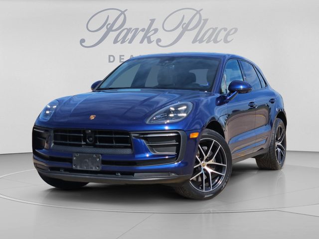2023 Porsche Macan AWD photo