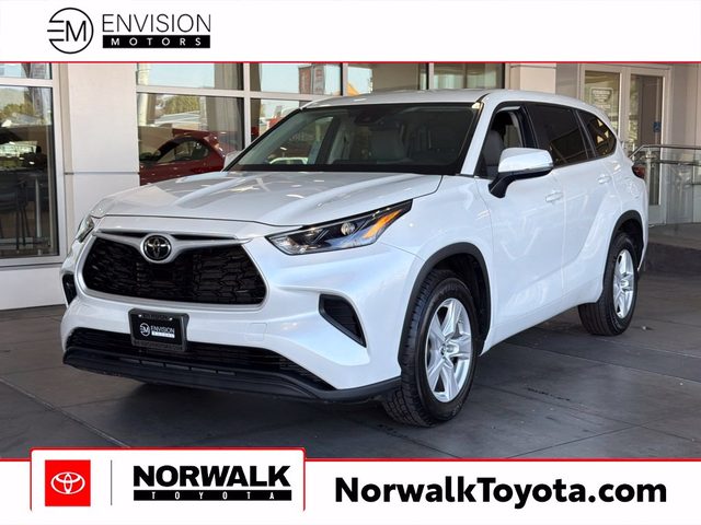 2023 Toyota Highlander L FWD photo