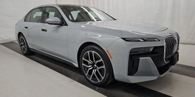 2023 BMW 7 Series 760i xDrive AWD photo