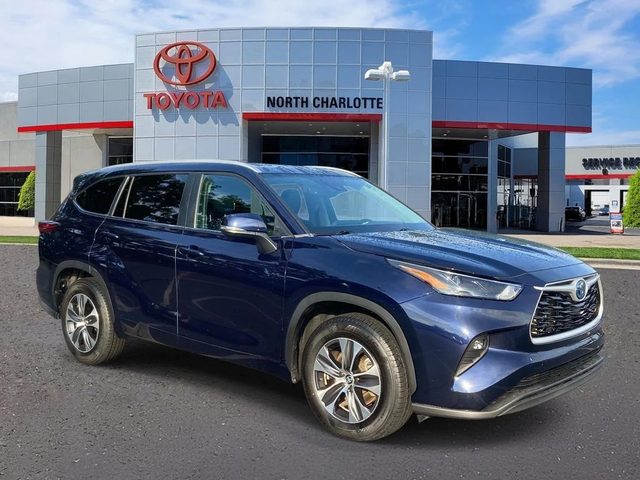 2023 Toyota Highlander Hybrid XLE FWD photo