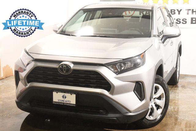 2022 Toyota RAV4 LE AWD photo
