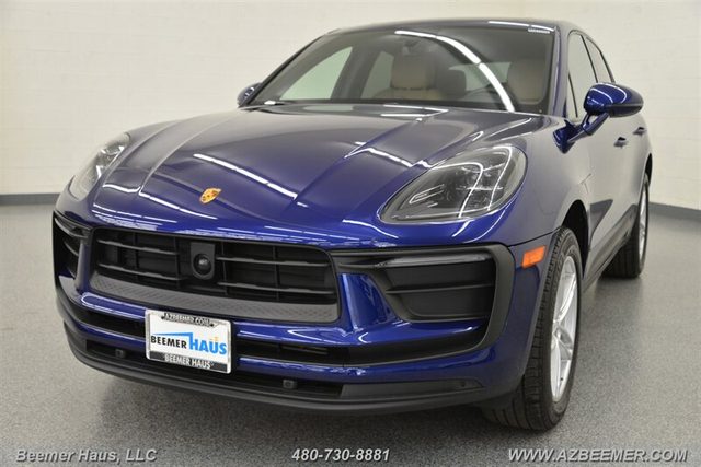 2023 Porsche Macan  AWD photo