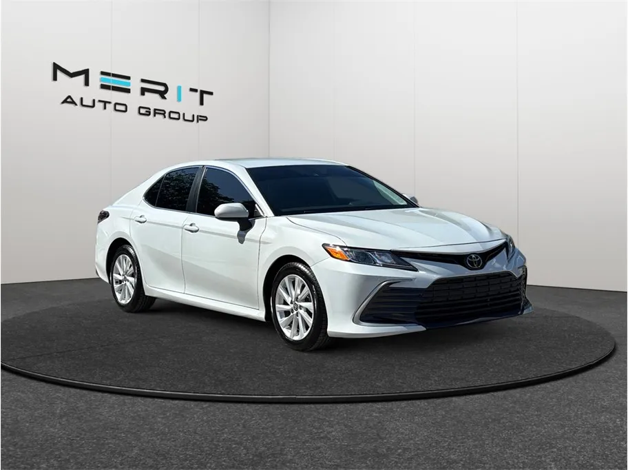 2023 Toyota Camry LE FWD photo