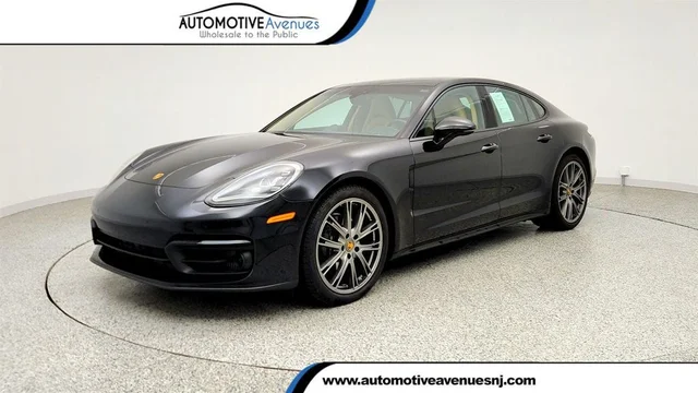 2023 Porsche Panamera RWD photo