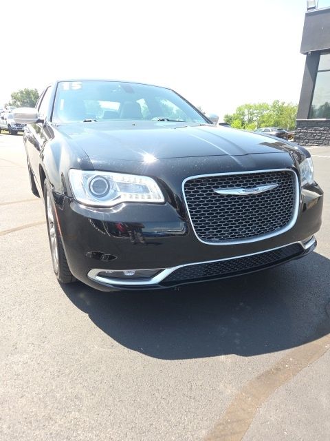 2015 Chrysler 300 300C Platinum AWD photo