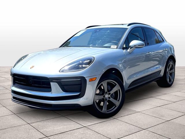 2023 Porsche Macan  AWD photo