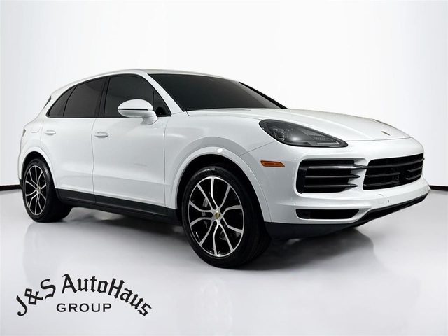 2023 Porsche Cayenne Platinum Edition AWD photo