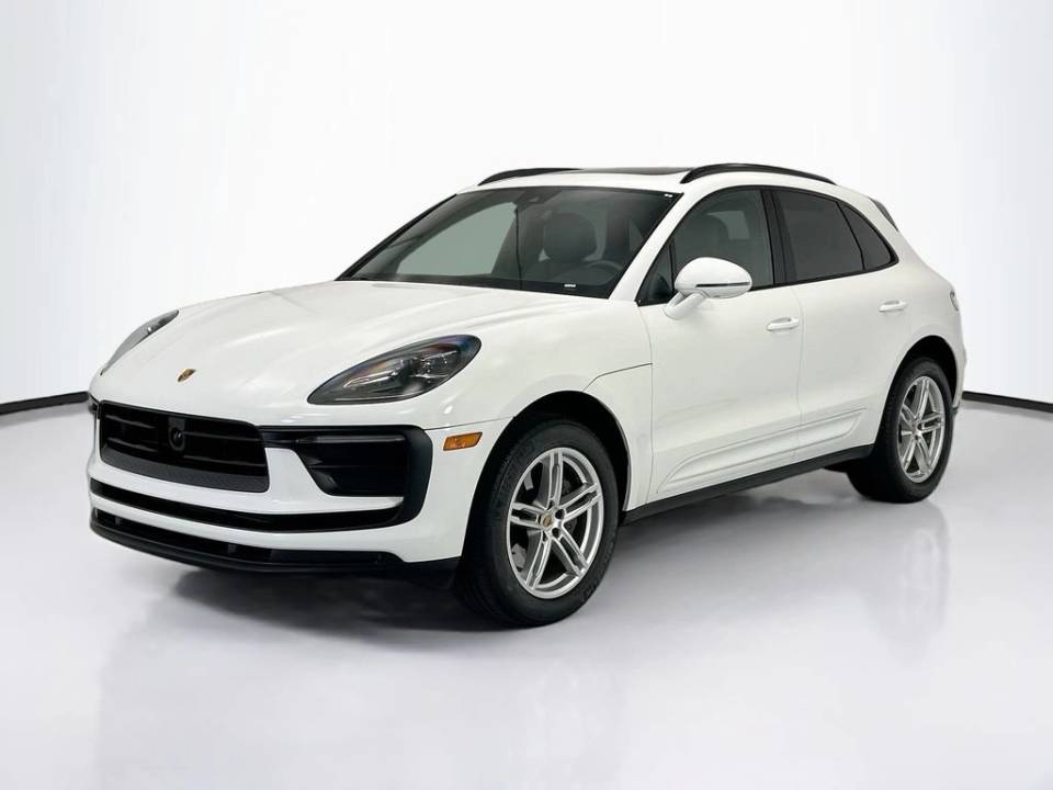 2023 Porsche Macan  AWD photo