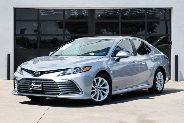 2023 Toyota Camry LE FWD photo
