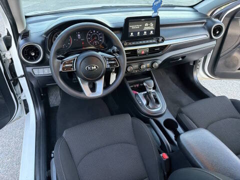 2021 Kia Forte LXS FWD photo