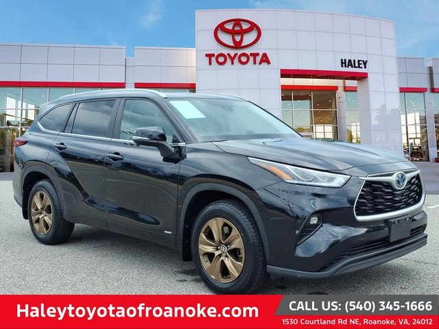 2023 Toyota Highlander Hybrid Bronze Edition AWD photo