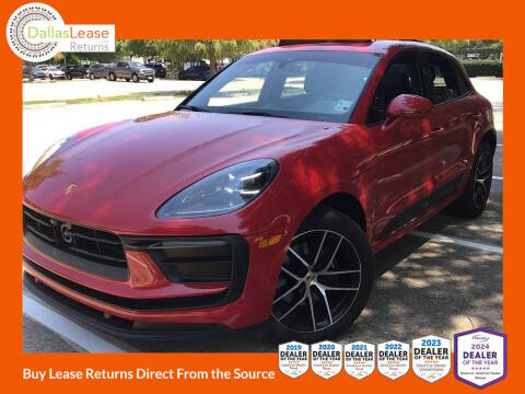 2023 Porsche Macan  AWD photo