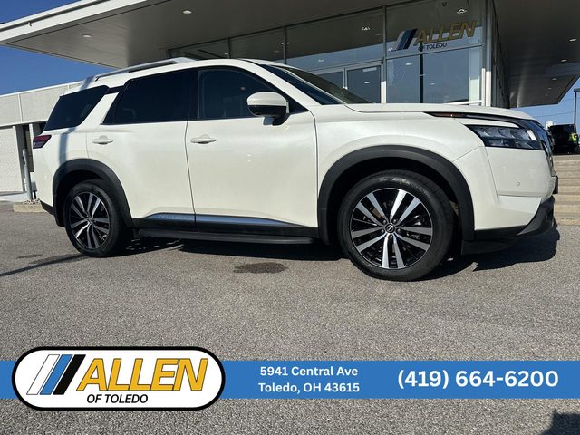 2023 Nissan Pathfinder Platinum 4WD photo