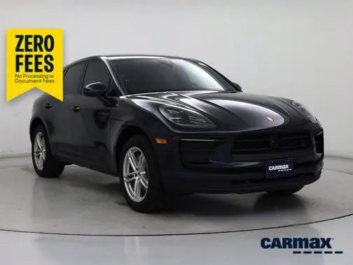 2023 Porsche Macan  AWD photo