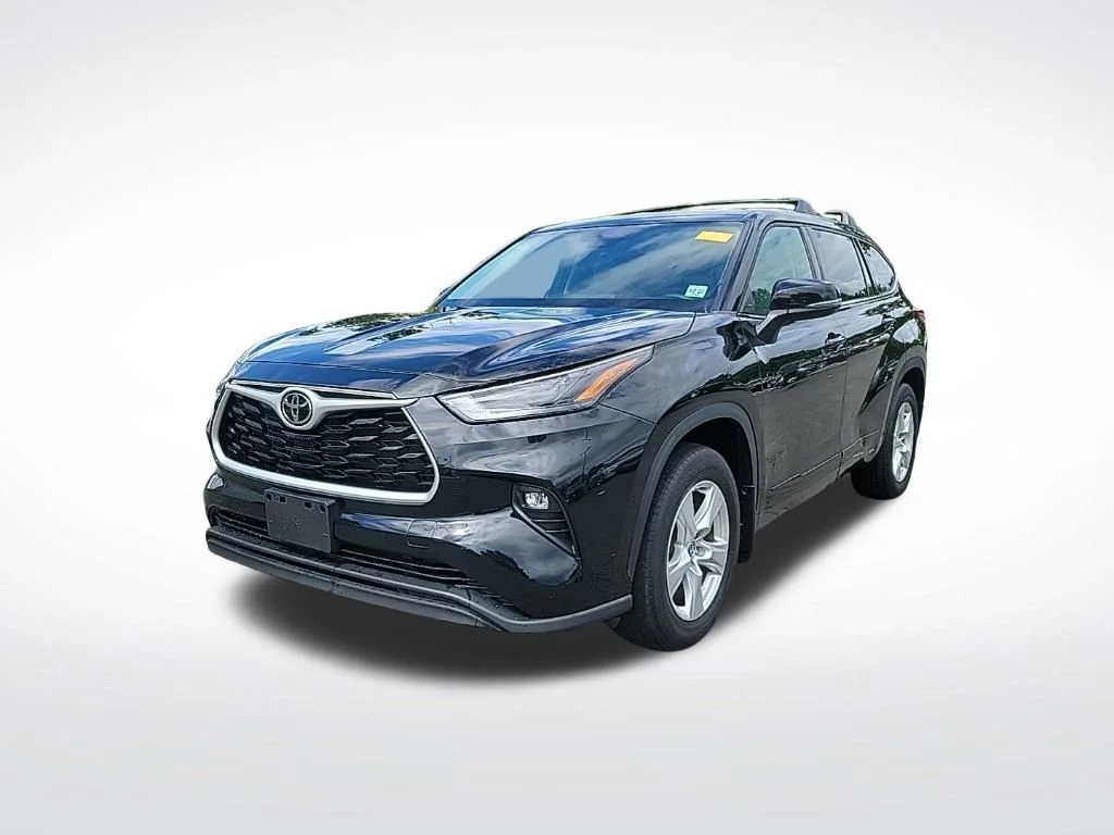 2022 Toyota Highlander LE AWD photo